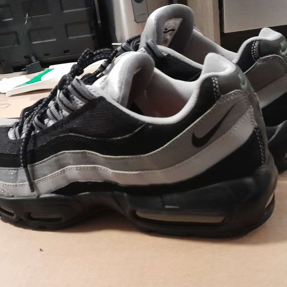 Nike Airmax 95 Men's Black and Gray Sneakers